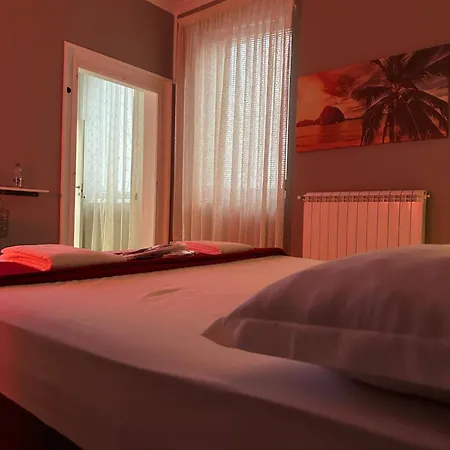 Mn Place Bed and Breakfast 4*